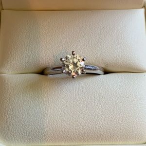 Elegant and Classic Engagement Ring